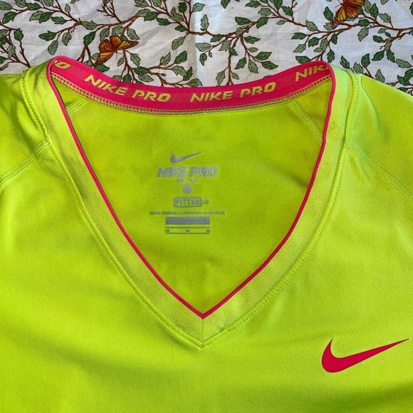 Women’s Nike Pro Dri-Fit fitted short sleeve spandex top - Picture 2 of 6